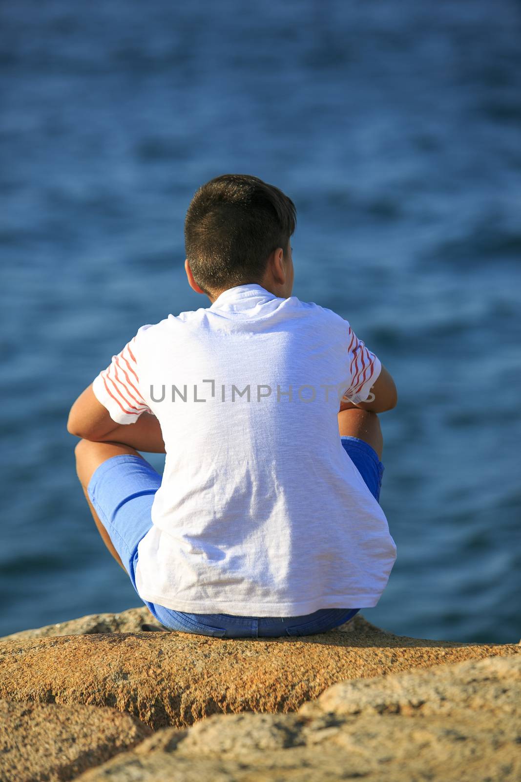 Young boy seeing the sea