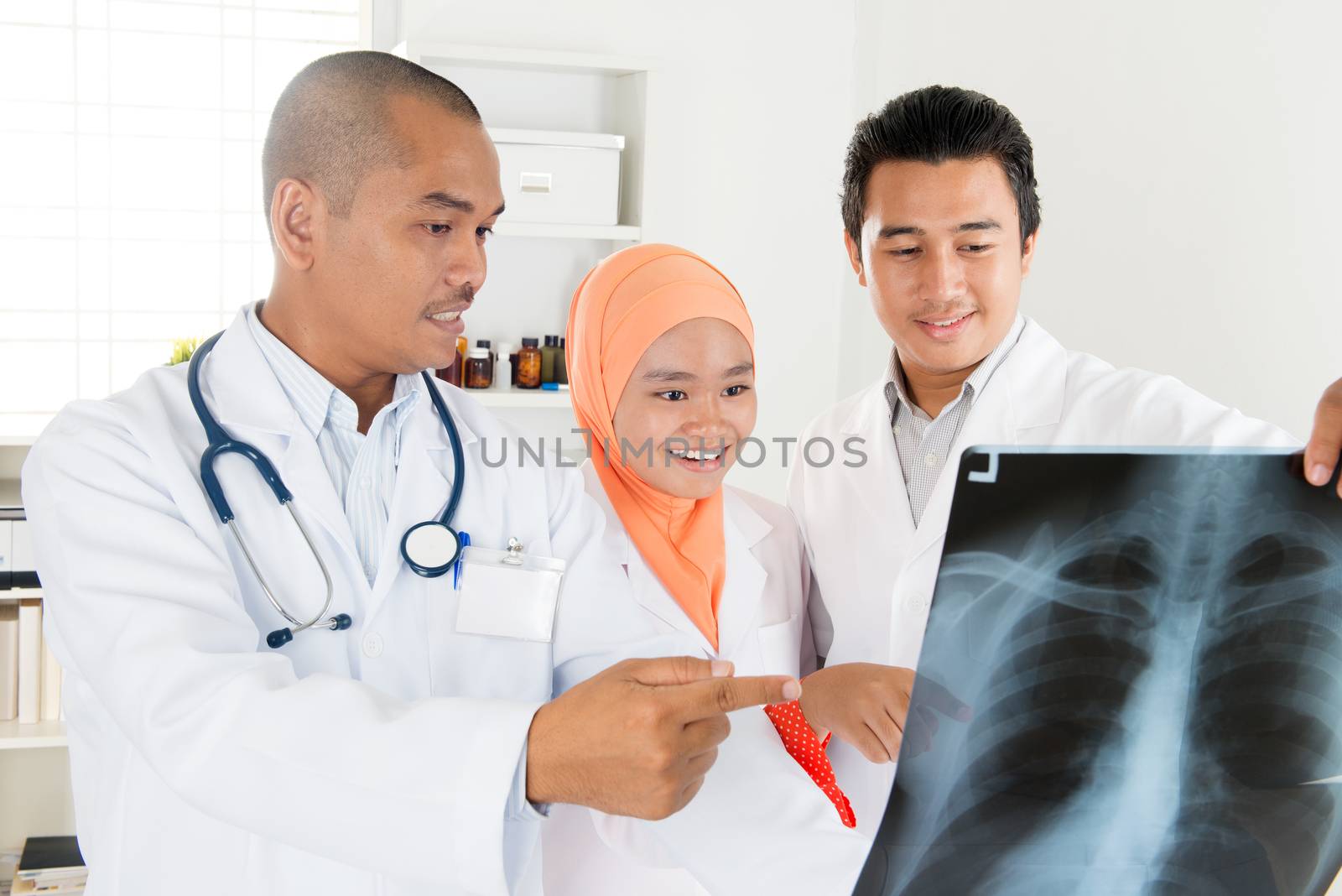 Doctors checking on x-ray image by szefei