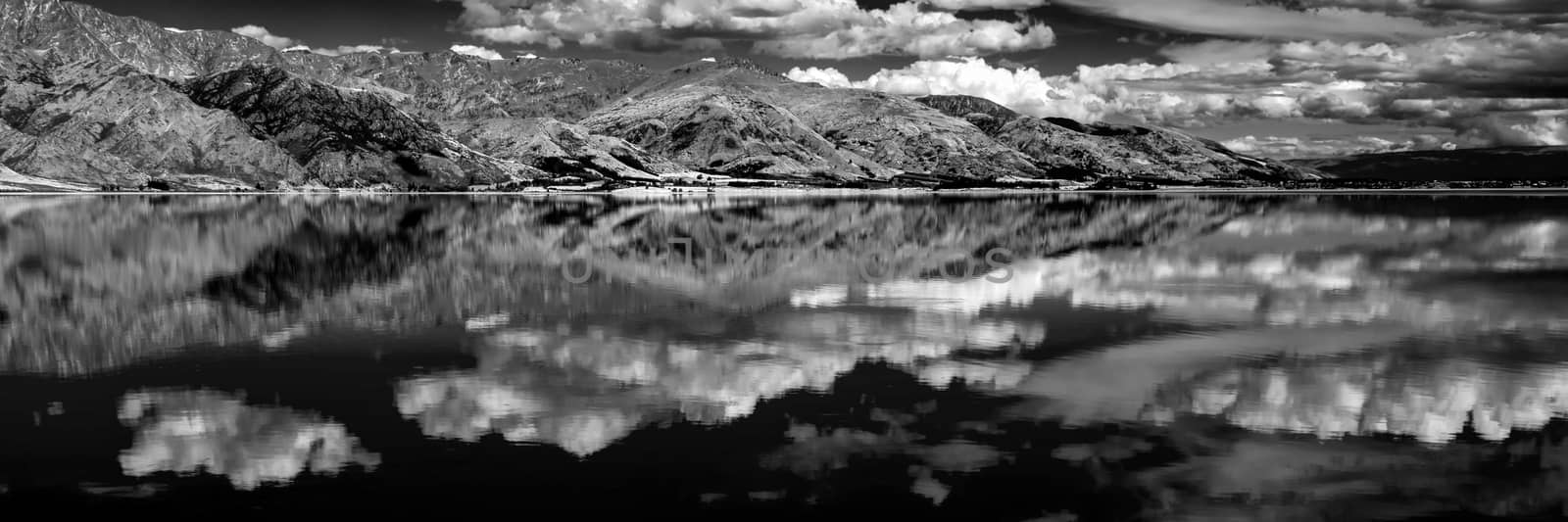 Lake Hawea by phil_bird