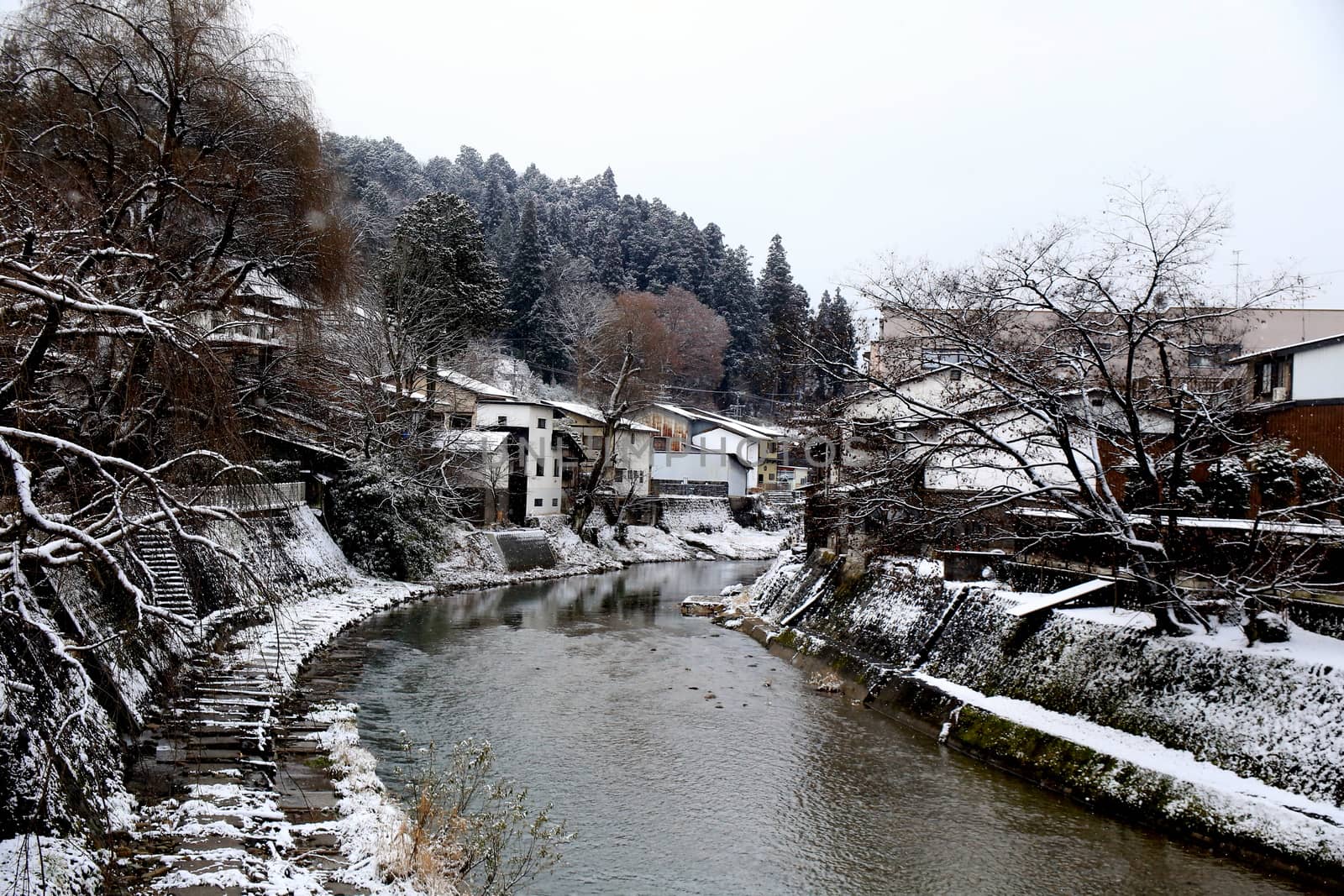 The river through Takayama by hanstography