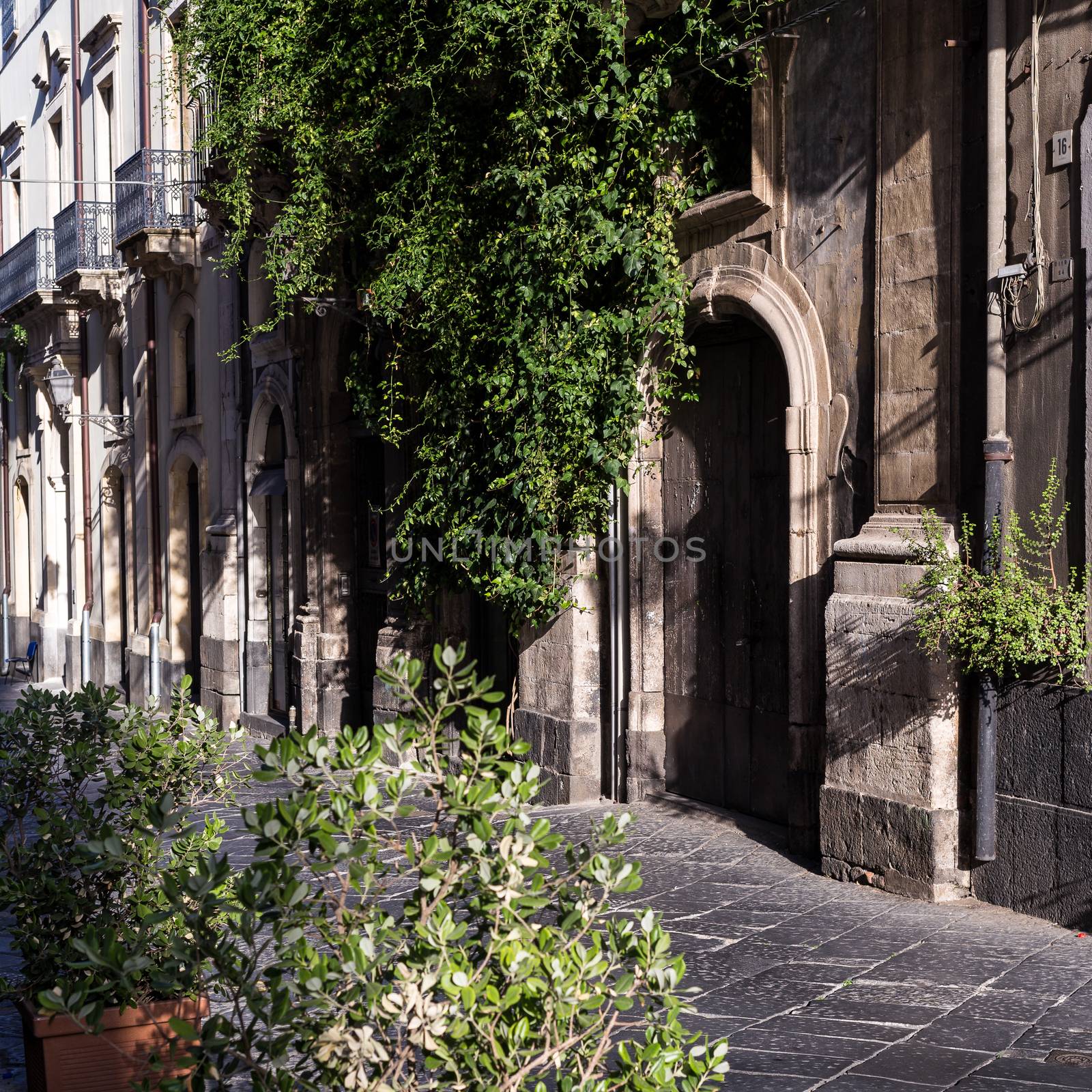 The very old sicilian houses and street