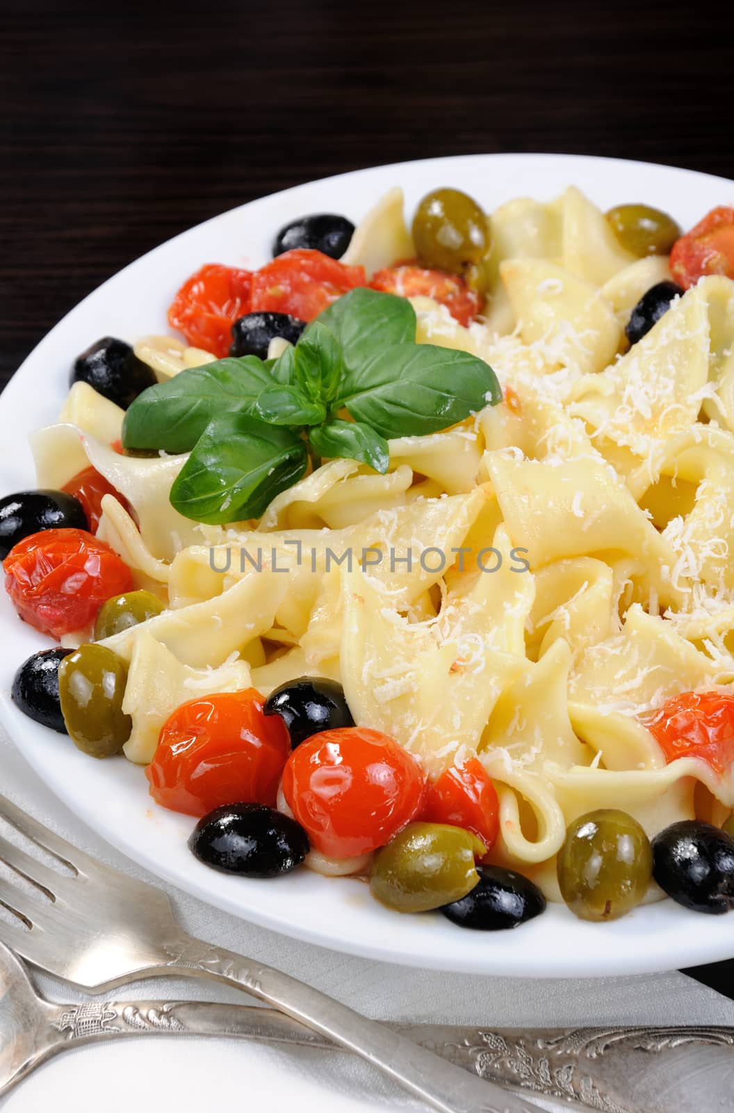 Pasta with olive, garlic, basil and tomatoes and seasoned with Parmesan cheese. 