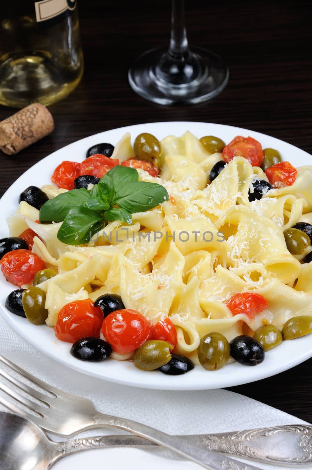 Pasta with olive, garlic, basil and tomatoes and seasoned with Parmesan cheese. 