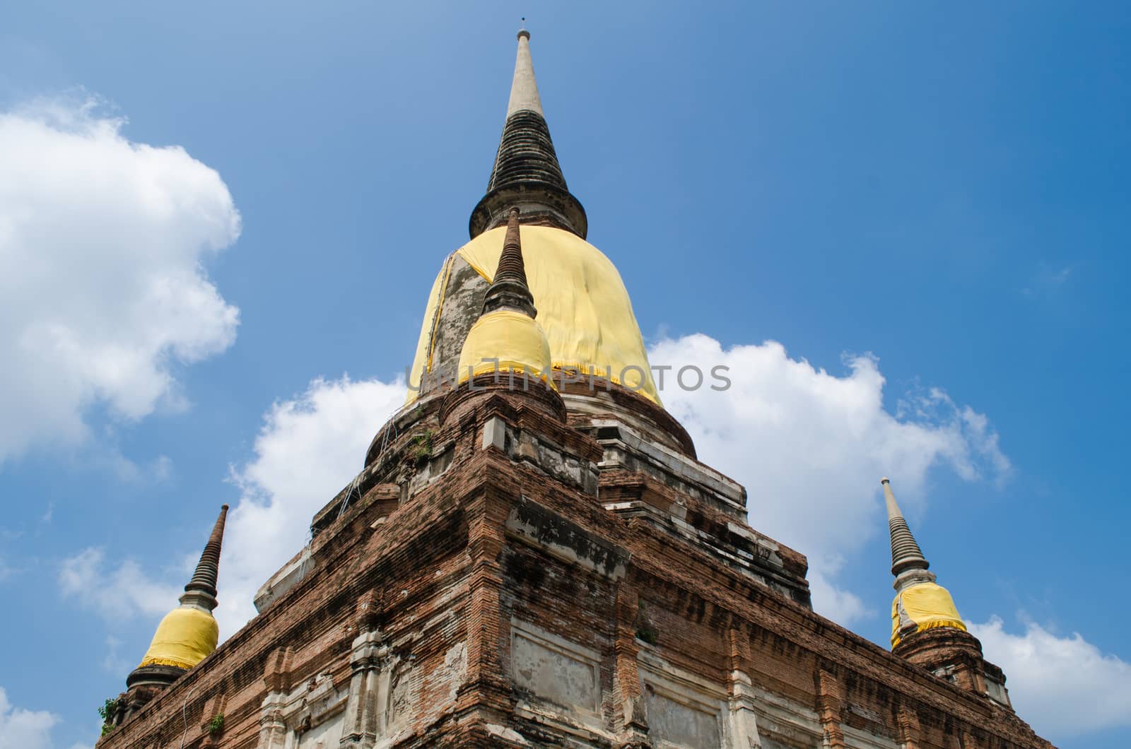 Wat Yai Chai Mongkol obviously is one of the major temples in the Ayutthaya area . and features a large Stupa, built after King Naresuan's Victory