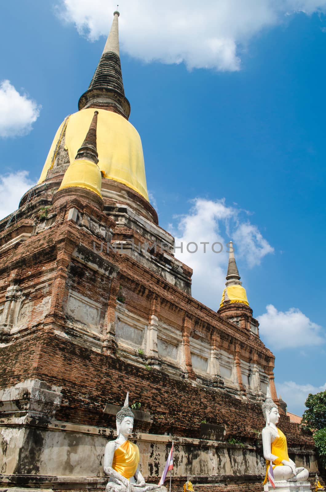 Wat Yai Chai Mongkol obviously is one of the major temples in the Ayutthaya area . and features a large Stupa, built after King Naresuan's Victory