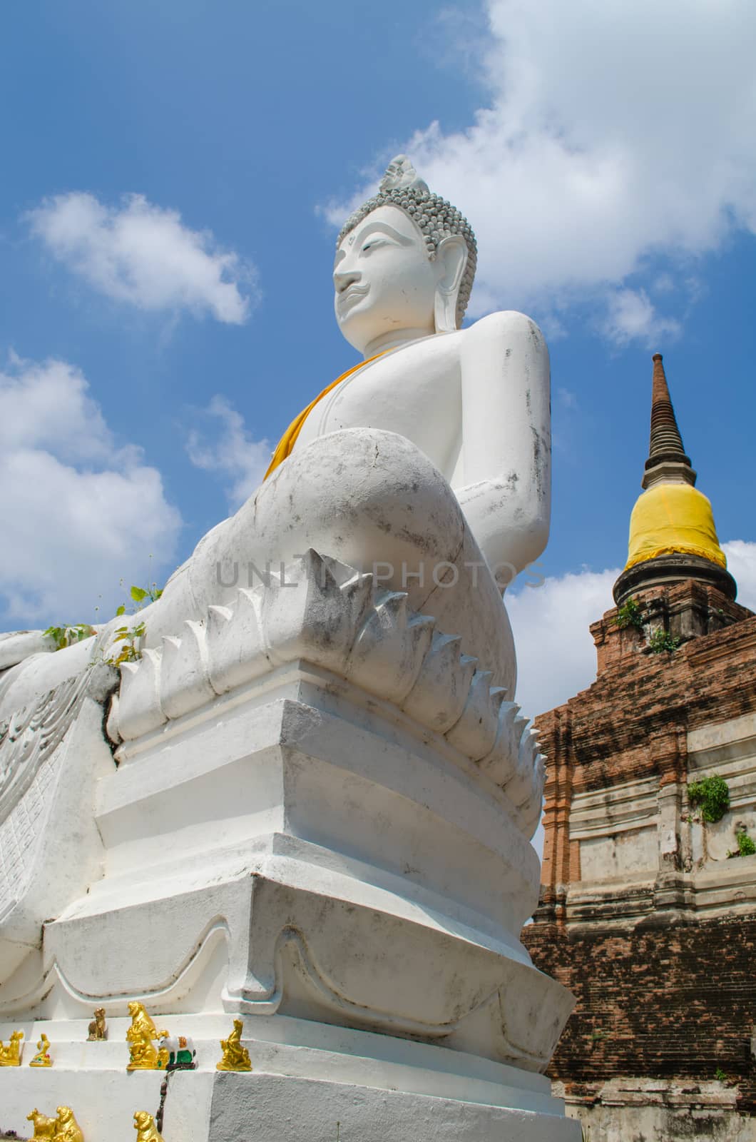 Wat Yai Chai Mongkol obviously is one of the major temples in the Ayutthaya area . and features a large Stupa, built after King Naresuan's Victory