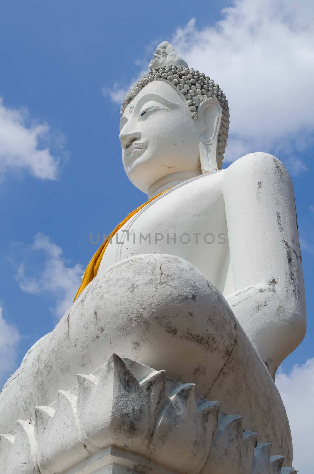 Wat Yai Chai Mongkol obviously is one of the major temples in the Ayutthaya area . and features a large Stupa, built after King Naresuan's Victory