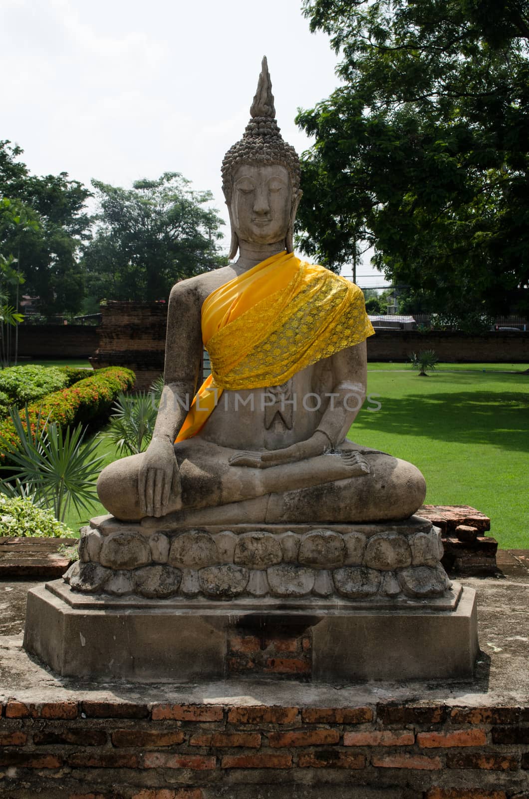 Wat Yai Chai Mongkol obviously is one of the major temples in the Ayutthaya area . and features a large Stupa, built after King Naresuan's Victory