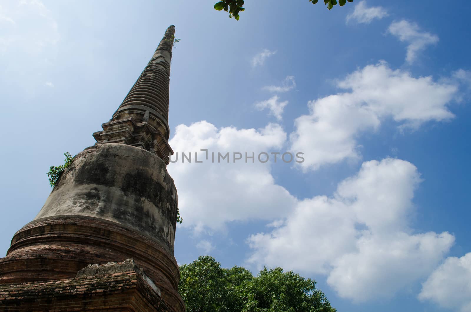 Wat Yai Chai Mongkol obviously is one of the major temples in the Ayutthaya area . and features a large Stupa, built after King Naresuan's Victory