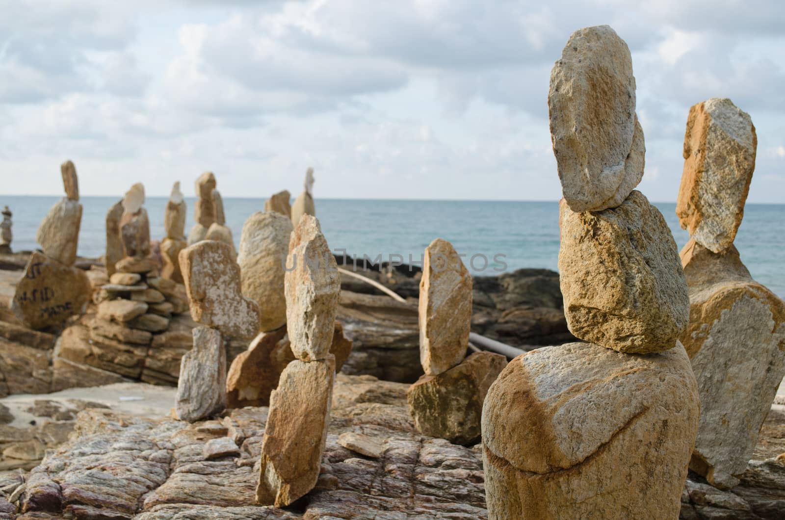 There are 14 white sand beaches on the island, which are surrounded by colourful coral reefs providing such aquatic sports as swimming,
snorkeling and scuba diving. The most popular beach areas are: Saikaew Beach, Ao Phai and Ao Vong Duan.