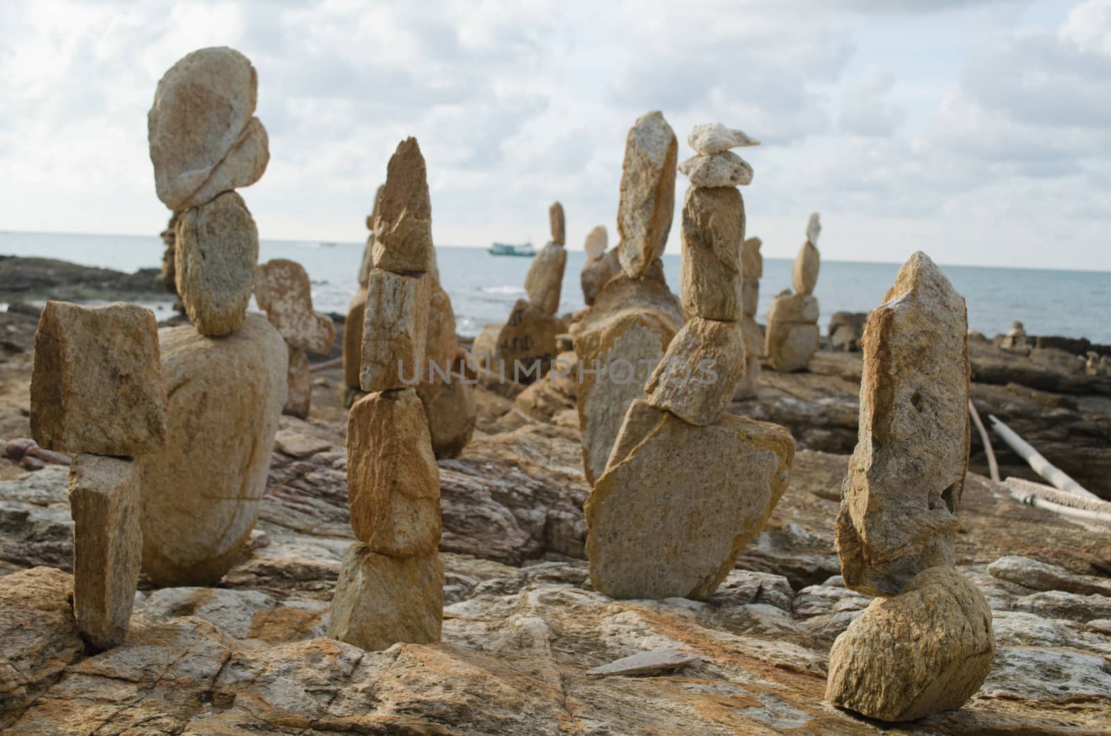 There are 14 white sand beaches on the island, which are surrounded by colourful coral reefs providing such aquatic sports as swimming,
snorkeling and scuba diving. The most popular beach areas are: Saikaew Beach, Ao Phai and Ao Vong Duan.