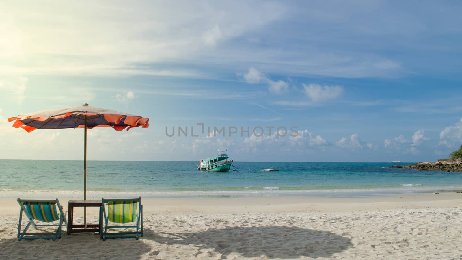 There are 14 white sand beaches on the island, which are surrounded by colourful coral reefs providing such aquatic sports as swimming,
snorkeling and scuba diving. The most popular beach areas are: Saikaew Beach, Ao Phai and Ao Vong Duan.