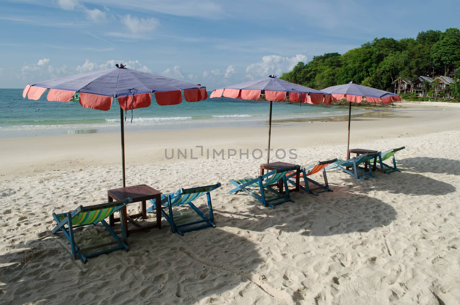 There are 14 white sand beaches on the island, which are surrounded by colourful coral reefs providing such aquatic sports as swimming,
snorkeling and scuba diving. The most popular beach areas are: Saikaew Beach, Ao Phai and Ao Vong Duan.