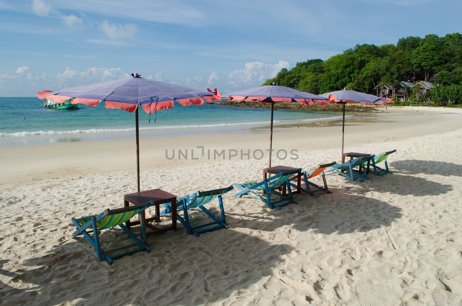 There are 14 white sand beaches on the island, which are surrounded by colourful coral reefs providing such aquatic sports as swimming,
snorkeling and scuba diving. The most popular beach areas are: Saikaew Beach, Ao Phai and Ao Vong Duan.