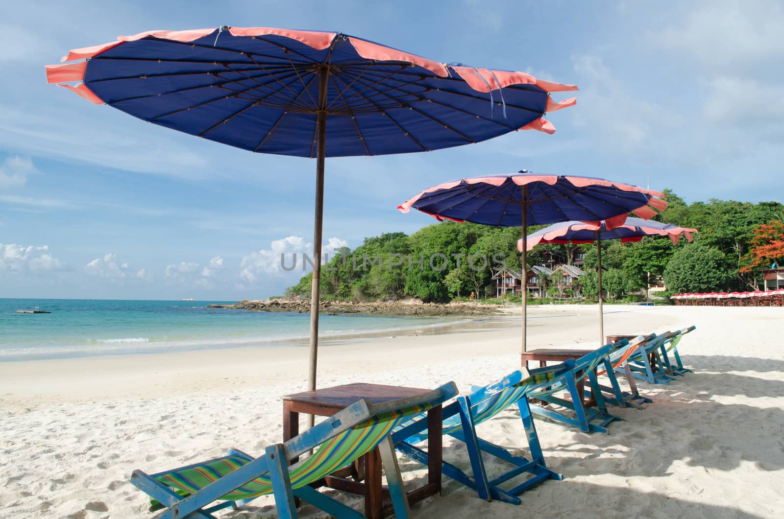 There are 14 white sand beaches on the island, which are surrounded by colourful coral reefs providing such aquatic sports as swimming,
snorkeling and scuba diving. The most popular beach areas are: Saikaew Beach, Ao Phai and Ao Vong Duan.