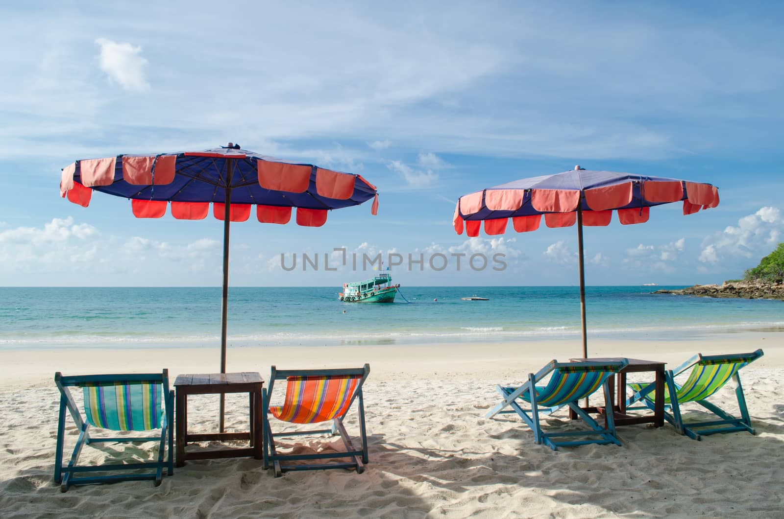 There are 14 white sand beaches on the island, which are surrounded by colourful coral reefs providing such aquatic sports as swimming,
snorkeling and scuba diving. The most popular beach areas are: Saikaew Beach, Ao Phai and Ao Vong Duan.