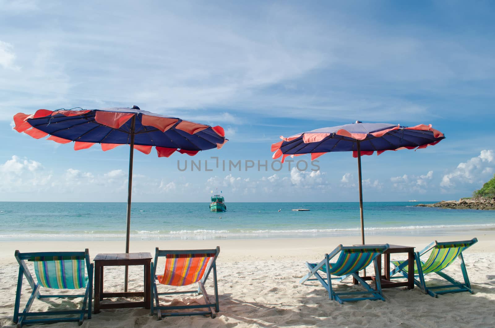 There are 14 white sand beaches on the island, which are surrounded by colourful coral reefs providing such aquatic sports as swimming,
snorkeling and scuba diving. The most popular beach areas are: Saikaew Beach, Ao Phai and Ao Vong Duan.