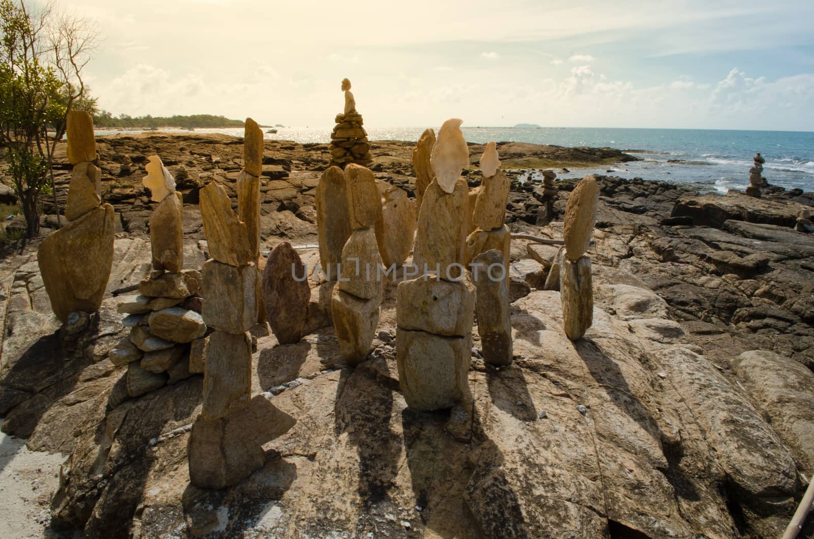 There are 14 white sand beaches on the island, which are surrounded by colourful coral reefs providing such aquatic sports as swimming,
snorkeling and scuba diving. The most popular beach areas are: Saikaew Beach, Ao Phai and Ao Vong Duan.