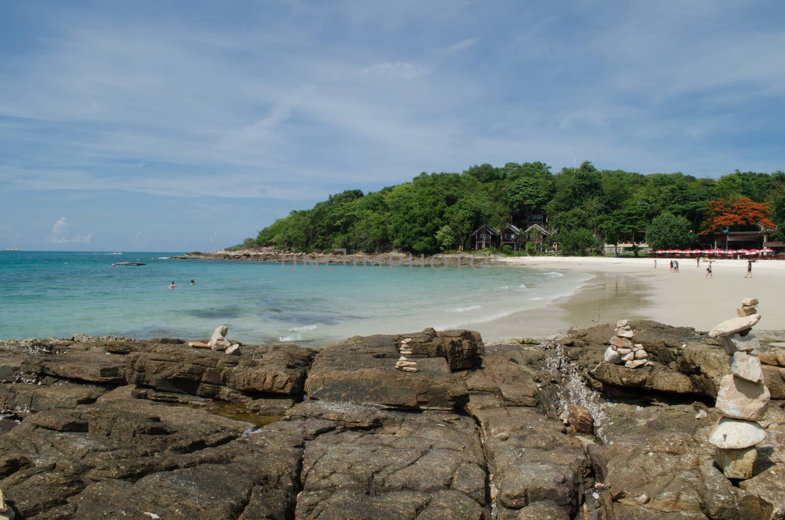 There are 14 white sand beaches on the island, which are surrounded by colourful coral reefs providing such aquatic sports as swimming,
snorkeling and scuba diving. The most popular beach areas are: Saikaew Beach, Ao Phai and Ao Vong Duan.