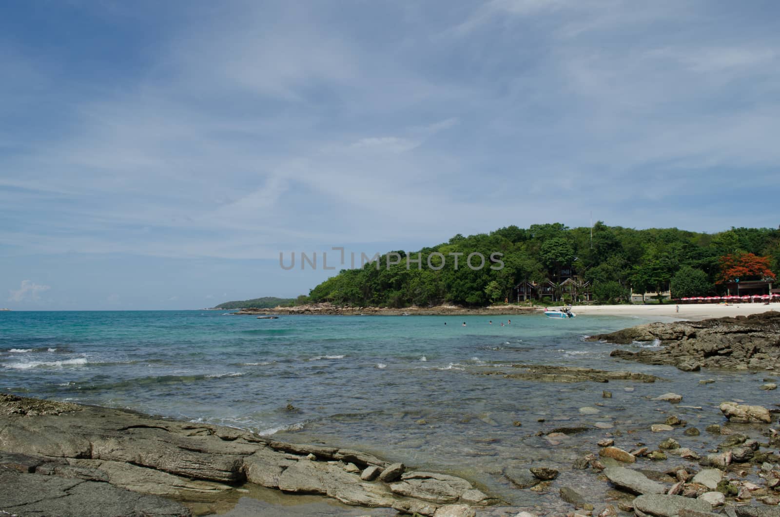 There are 14 white sand beaches on the island, which are surrounded by colourful coral reefs providing such aquatic sports as swimming,
snorkeling and scuba diving. The most popular beach areas are: Saikaew Beach, Ao Phai and Ao Vong Duan.