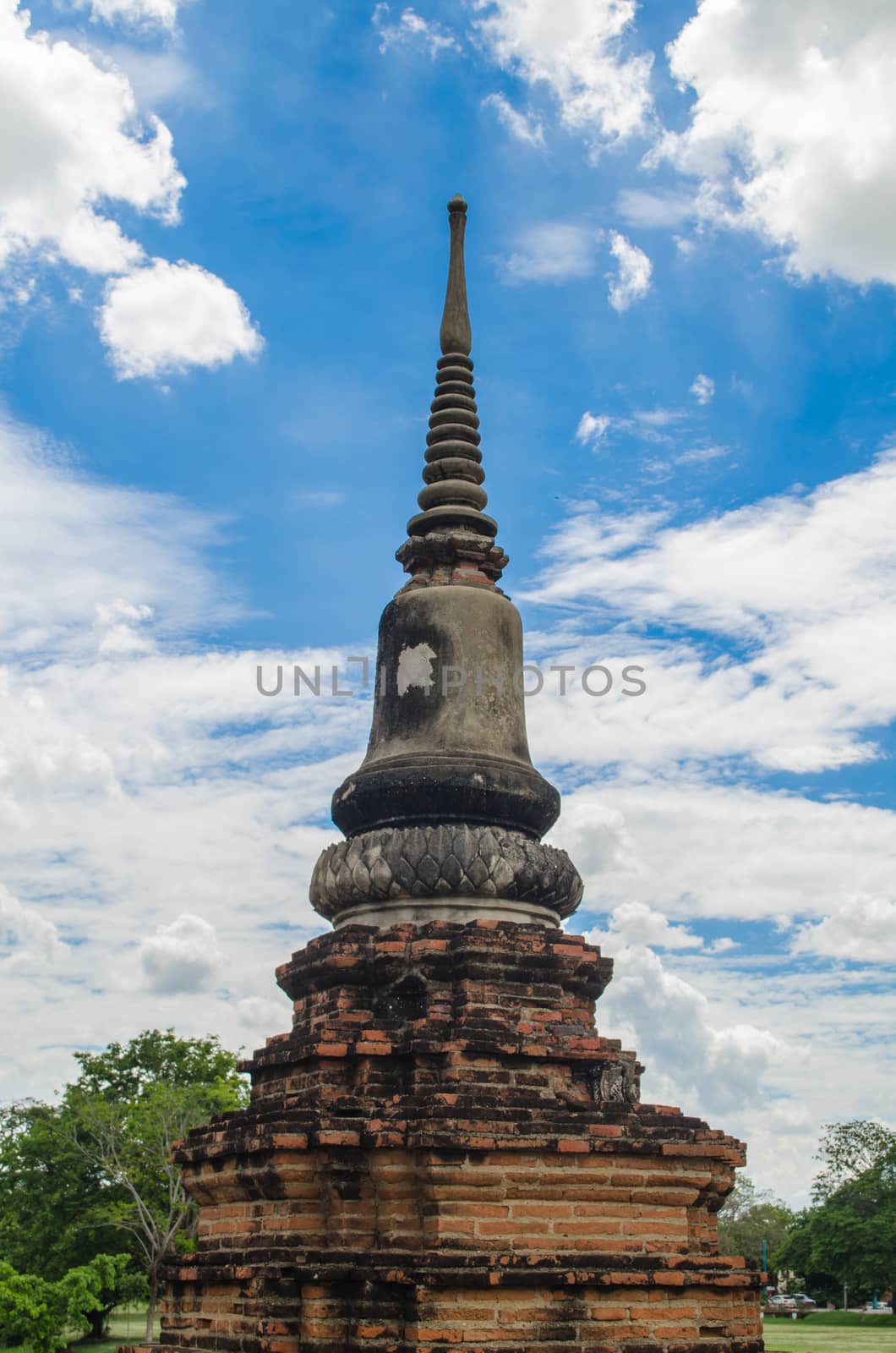 Wat Mahathat temple is located almost right in the center of Ayutthaya. The temple is believed to be built during the 14th century A.D.