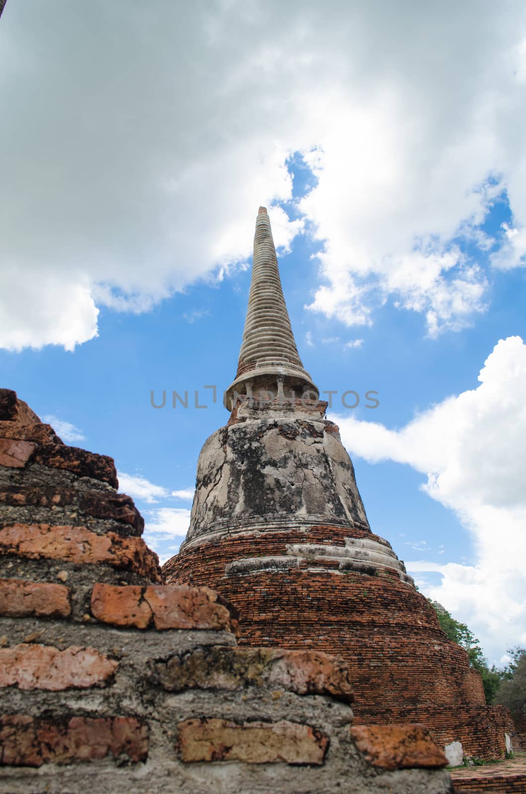 Wat Mahathat temple is located almost right in the center of Ayutthaya. The temple is believed to be built during the 14th century A.D.