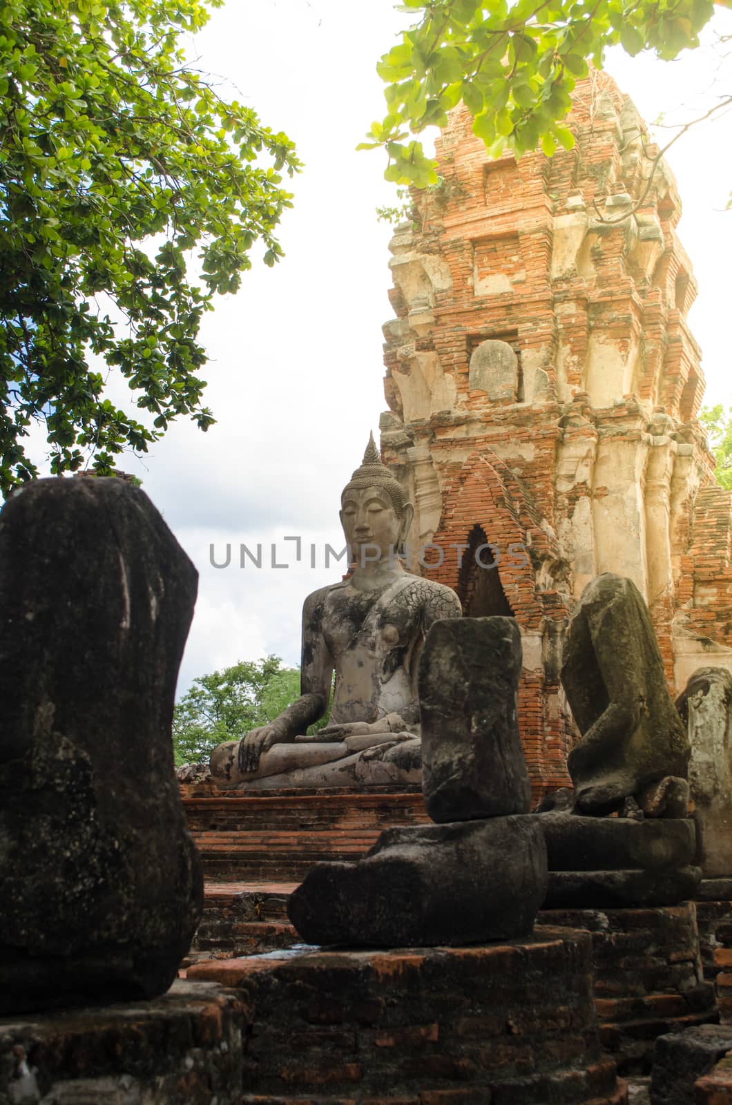 Wat Mahathat temple is located almost right in the center of Ayutthaya. The temple is believed to be built during the 14th century A.D.