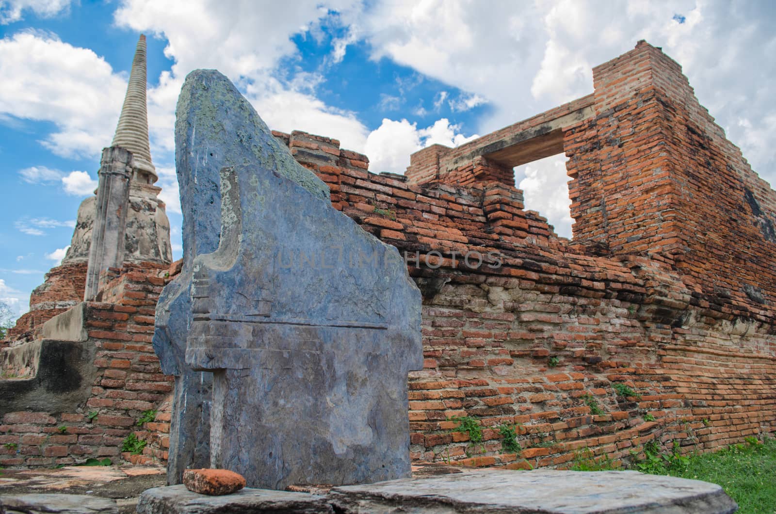 Wat Mahathat temple is located almost right in the center of Ayutthaya. The temple is believed to be built during the 14th century A.D.