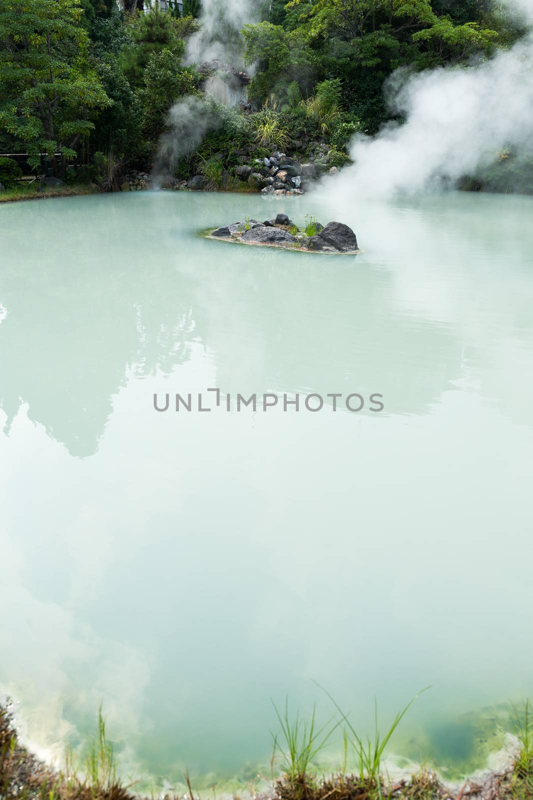 White pond hell in Beppu