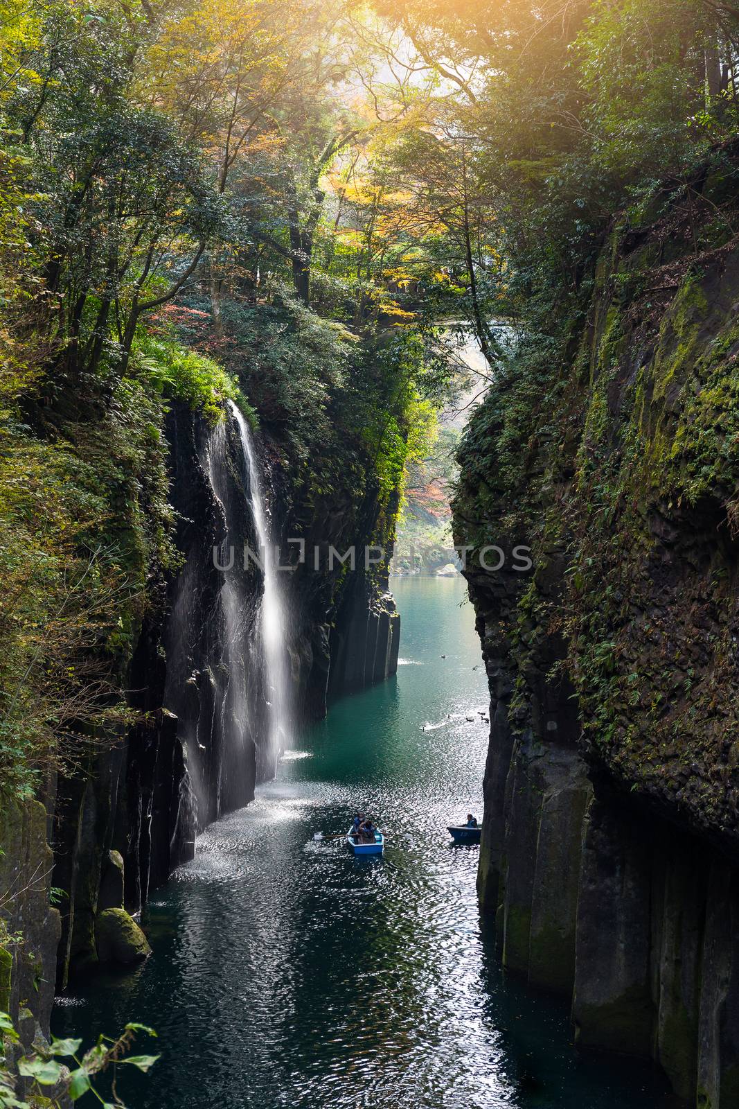 Takachiho Gorge by leungchopan