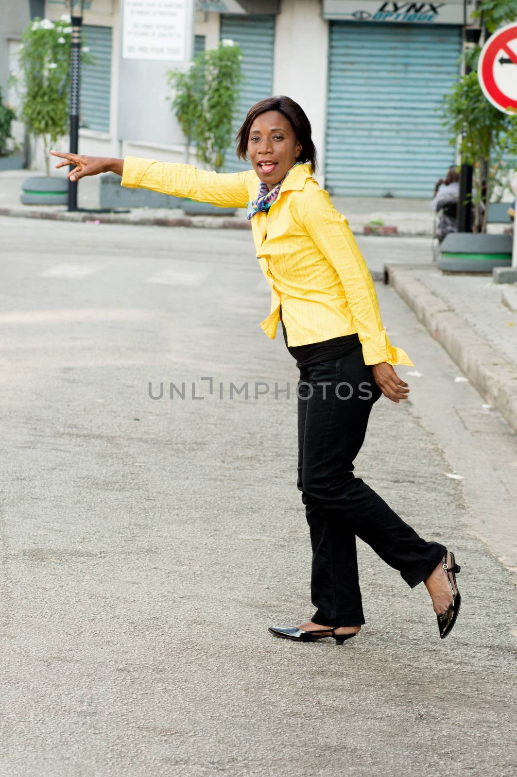 This young woman stopped a car to get home in the evening at the descent of work.