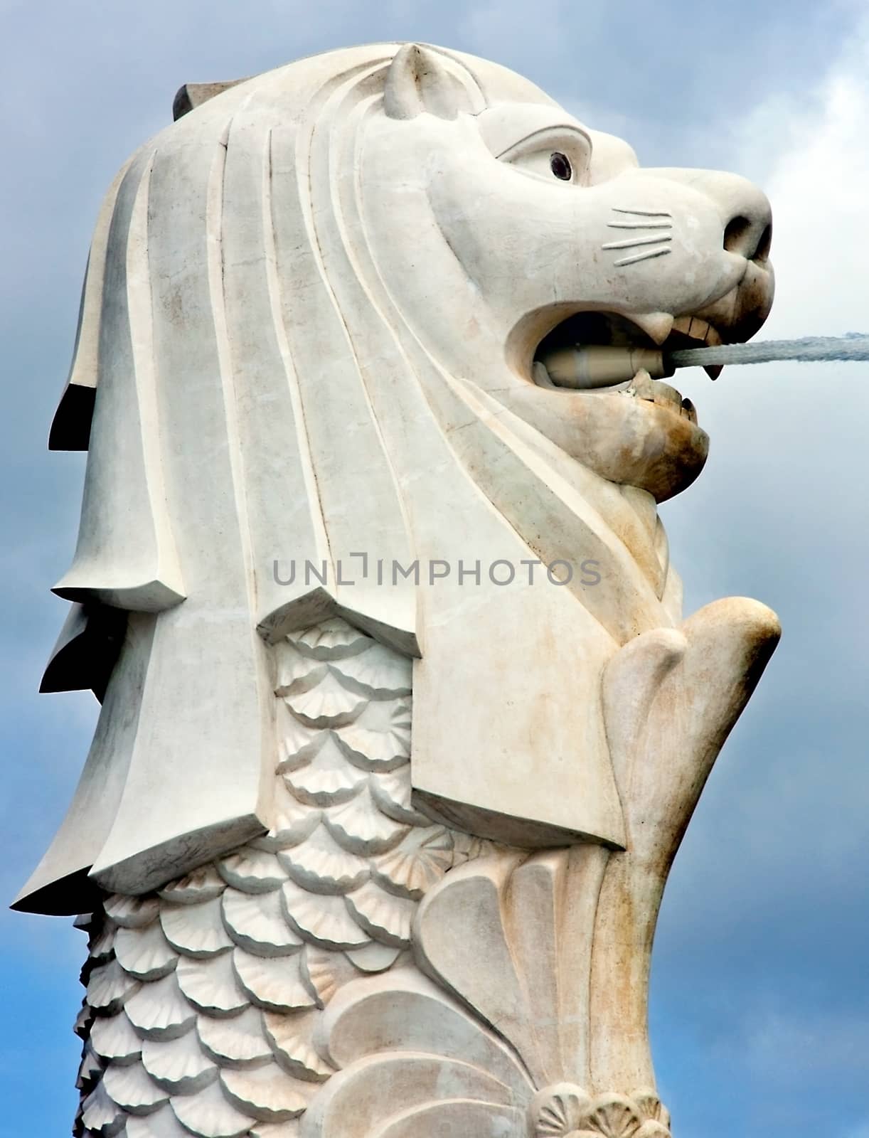 Merlion statue landmark of Singapore by Makeral