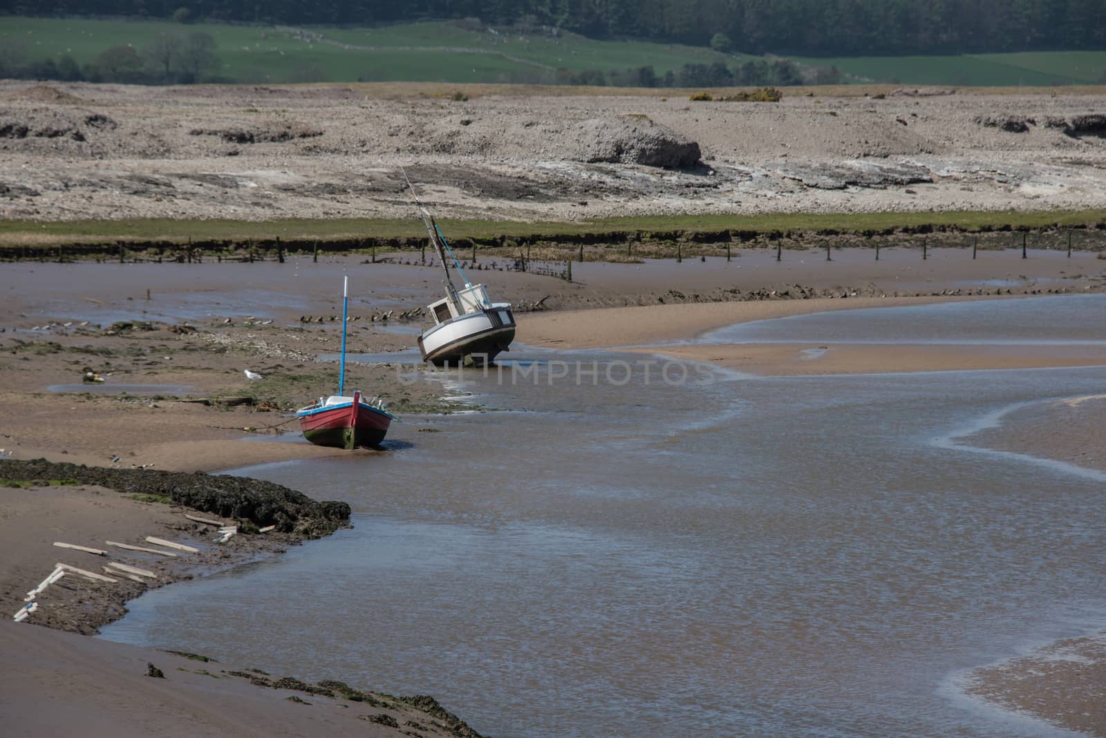 Beached boats by alan_tunnicliffe