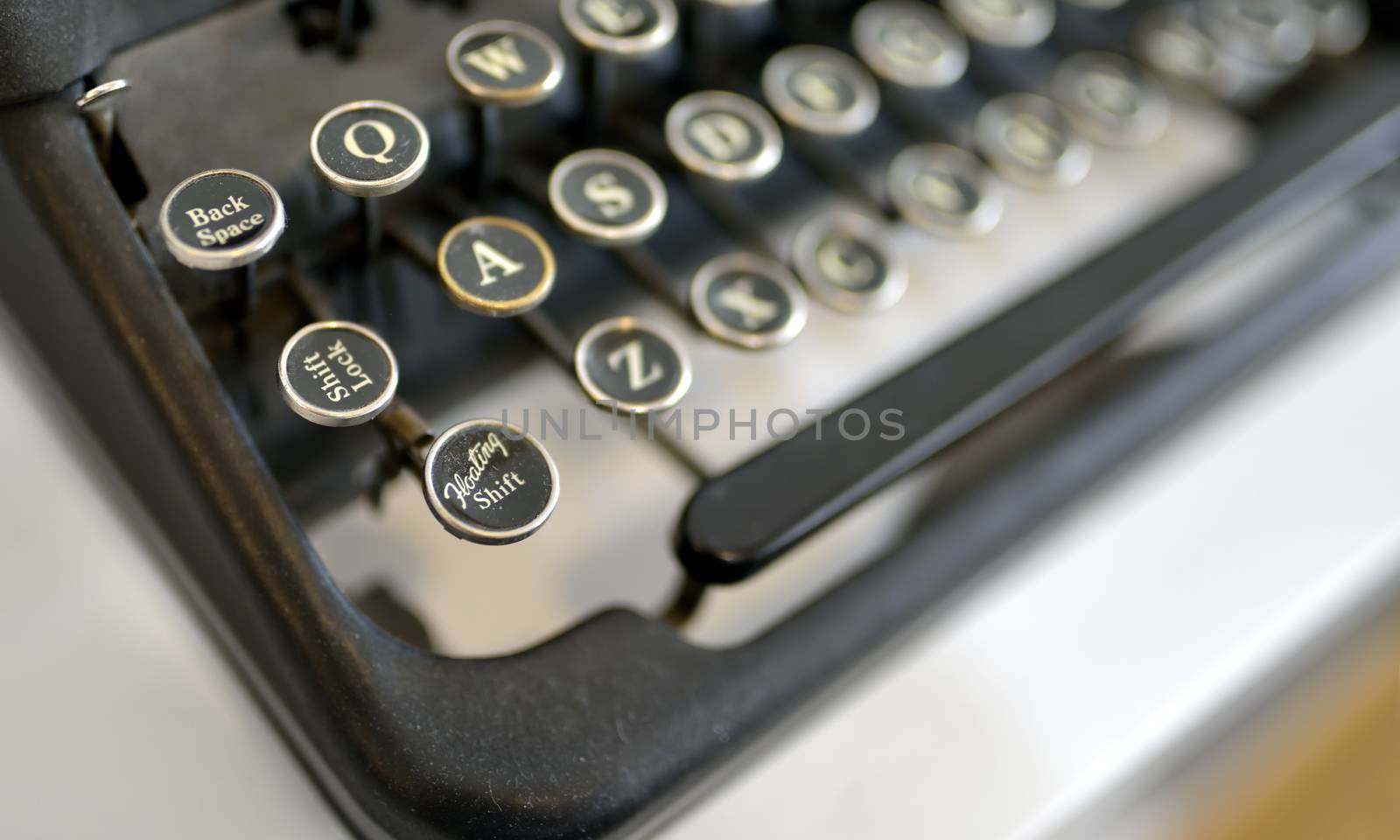 Old typing machine by jordachelr