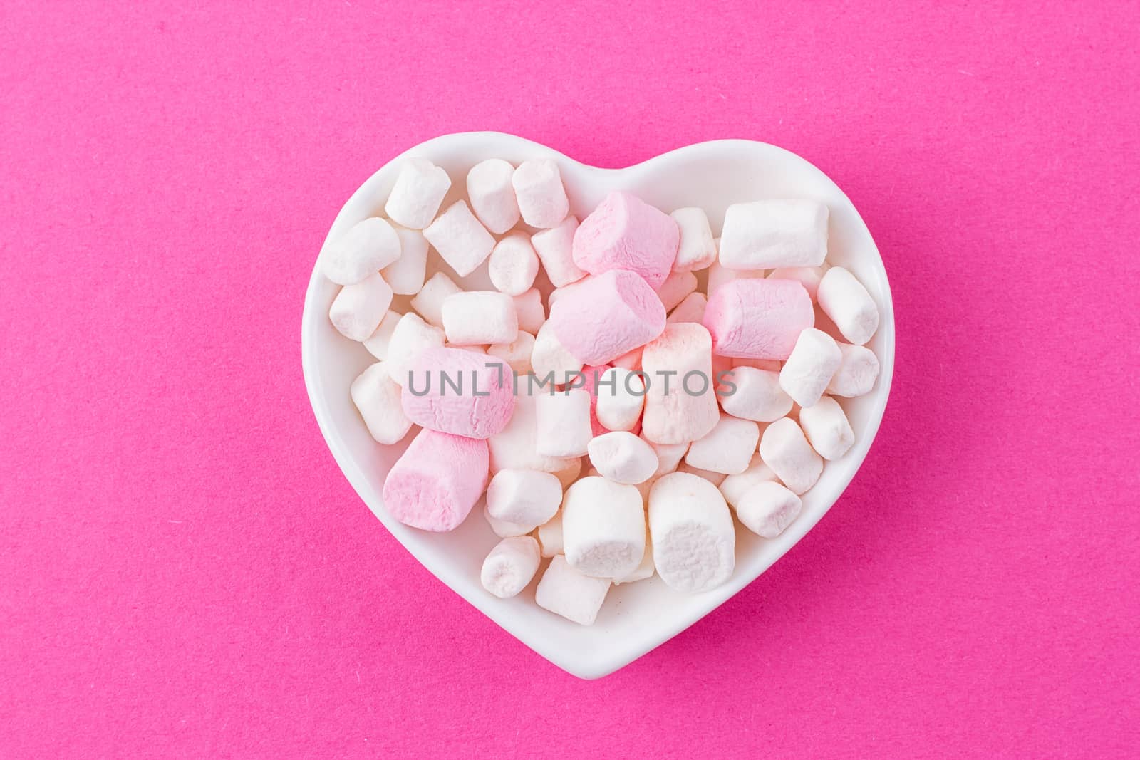 red heart-shaped plate with marshmallows, space for text, congratulations on Valentine's Day, top view