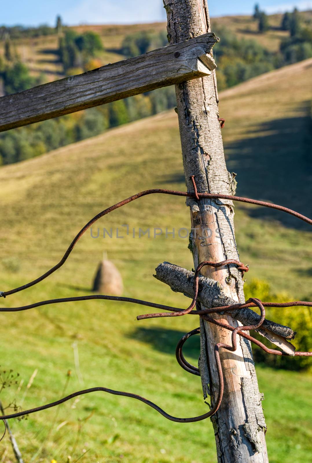 wooden fence details wrapped by a wire by Pellinni