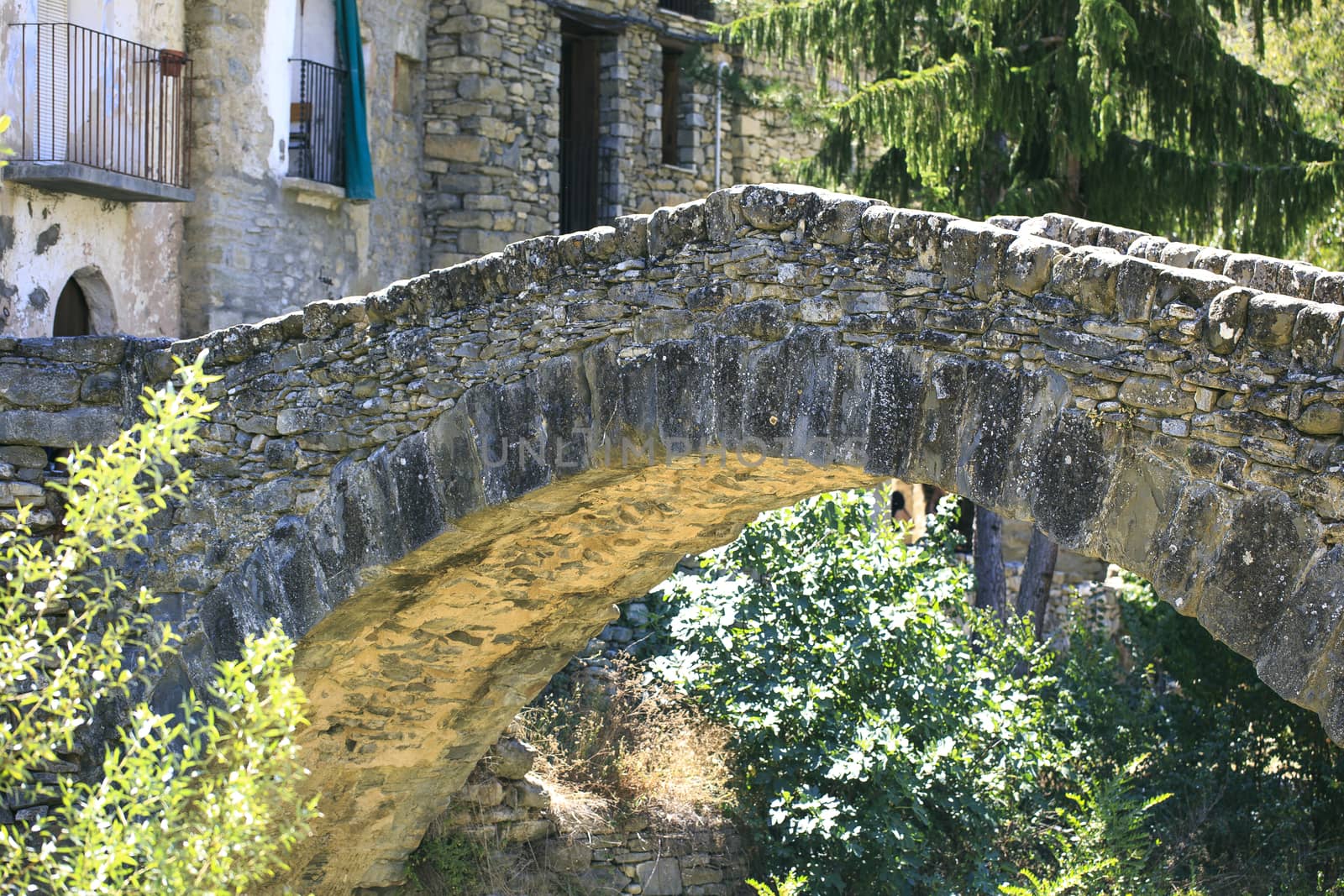 bridge of stone sited in Montañana, Huesca by nachrc2001