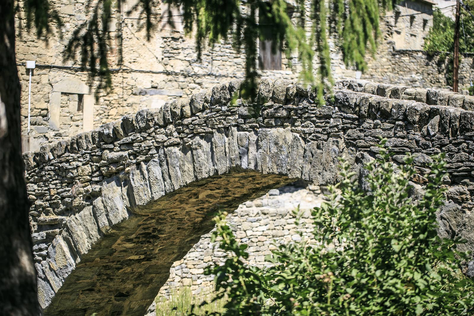 bridge of stone sited in Montañana, Huesca