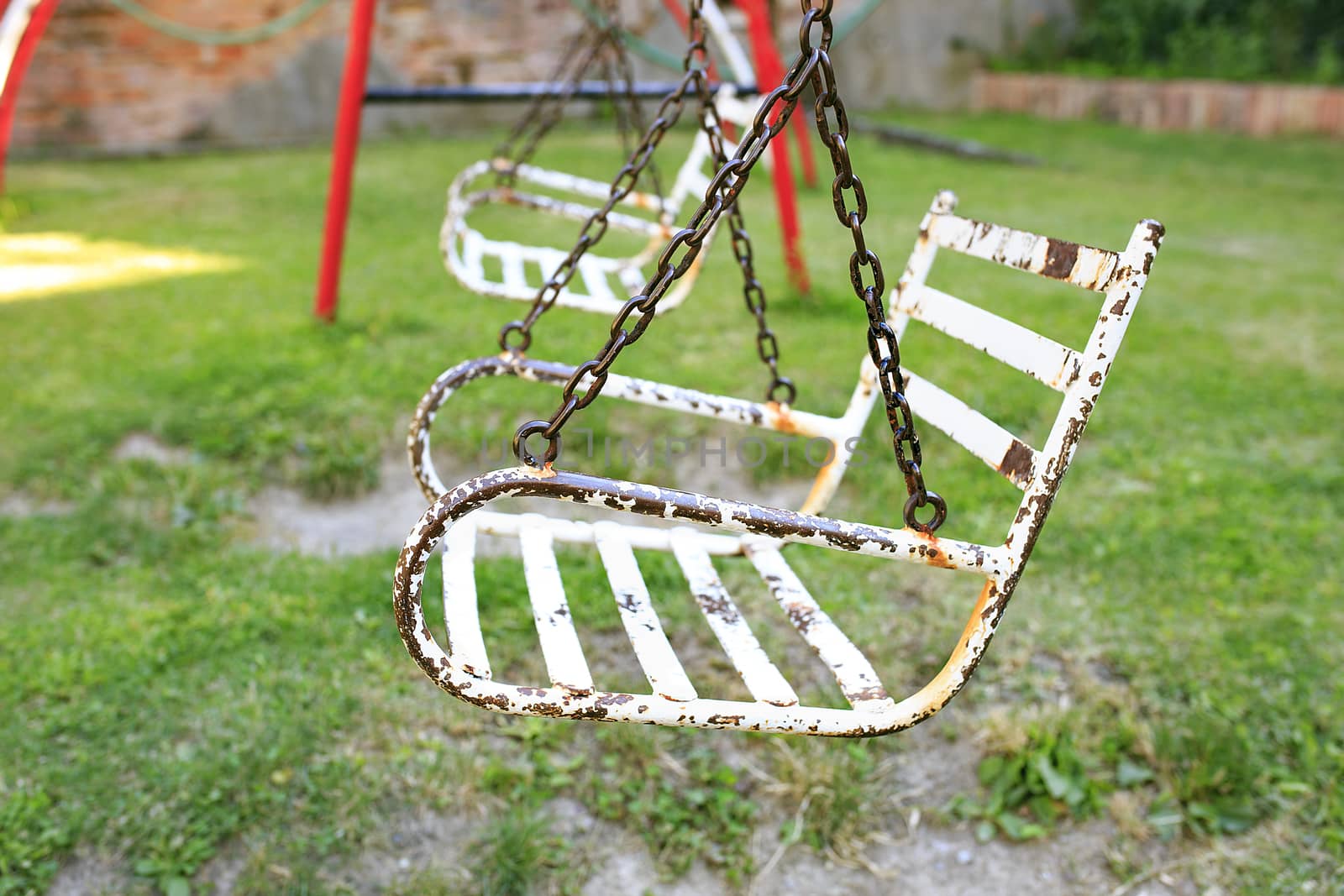 iron swing seat in a park by nachrc2001