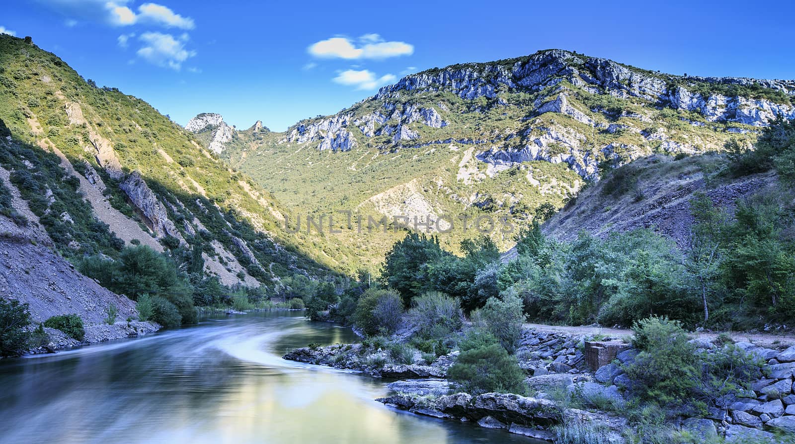 mountains and lake sited in  the Pirineos