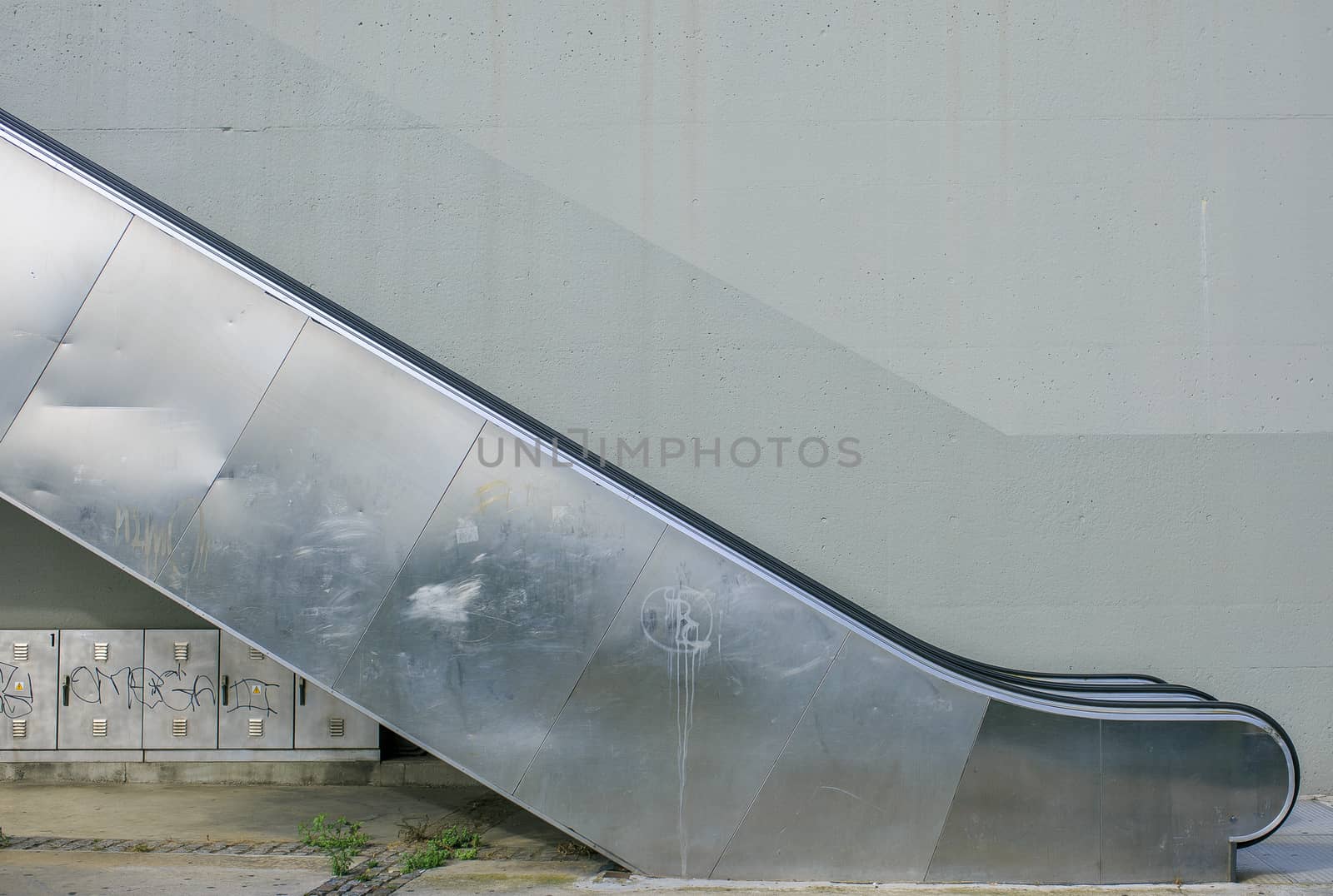 Automatic escalator sited on a street of Barcelona by nachrc2001