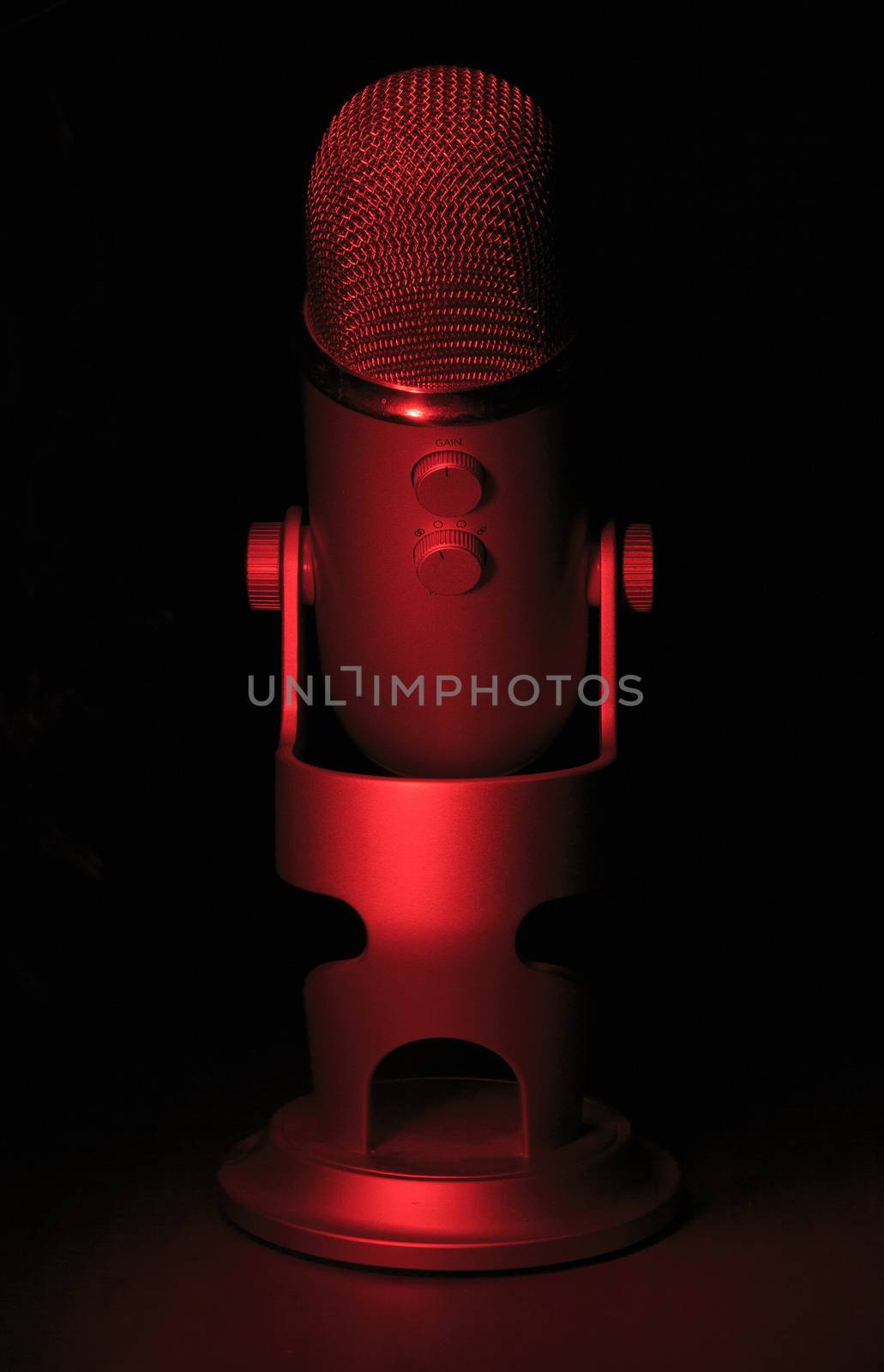 Vintage silver MIc with red color by nachrc2001