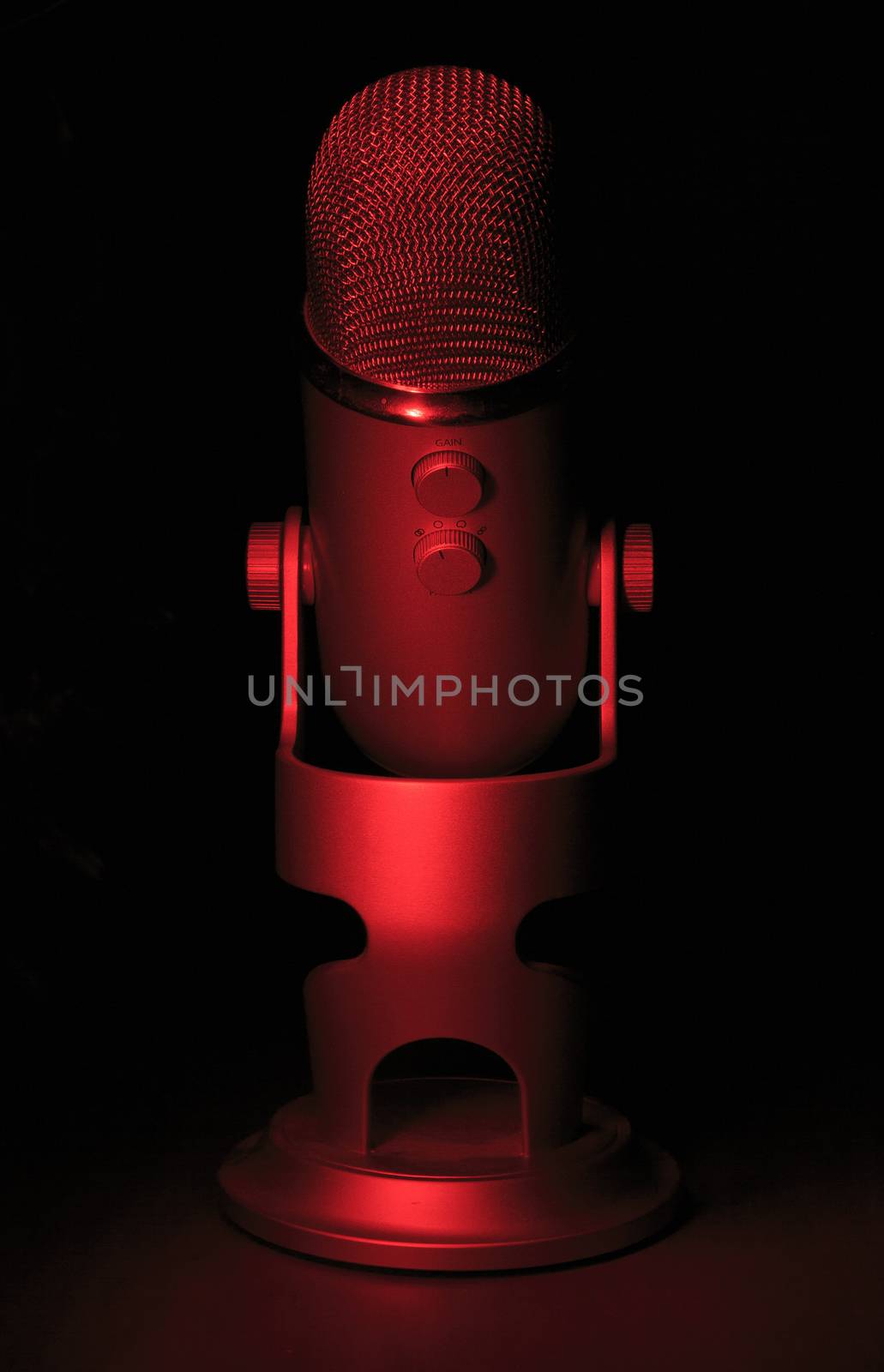 Vintage silver MIc with red color