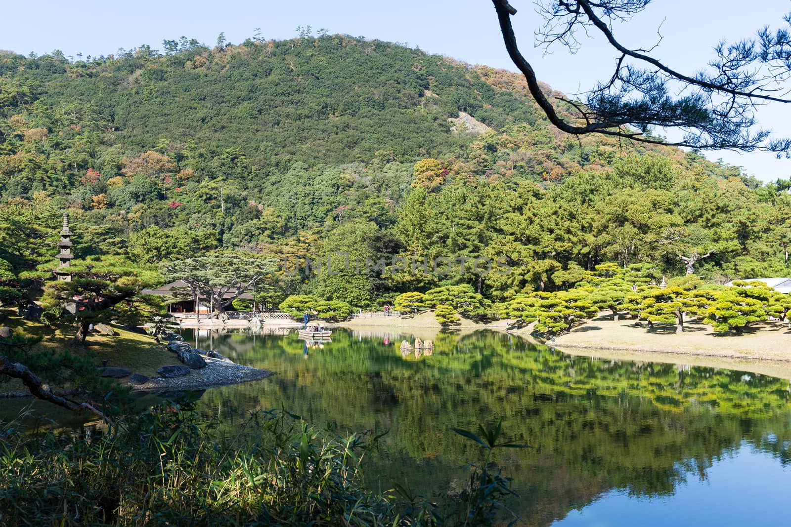 Japanese garden, Ritsurin Garden by leungchopan