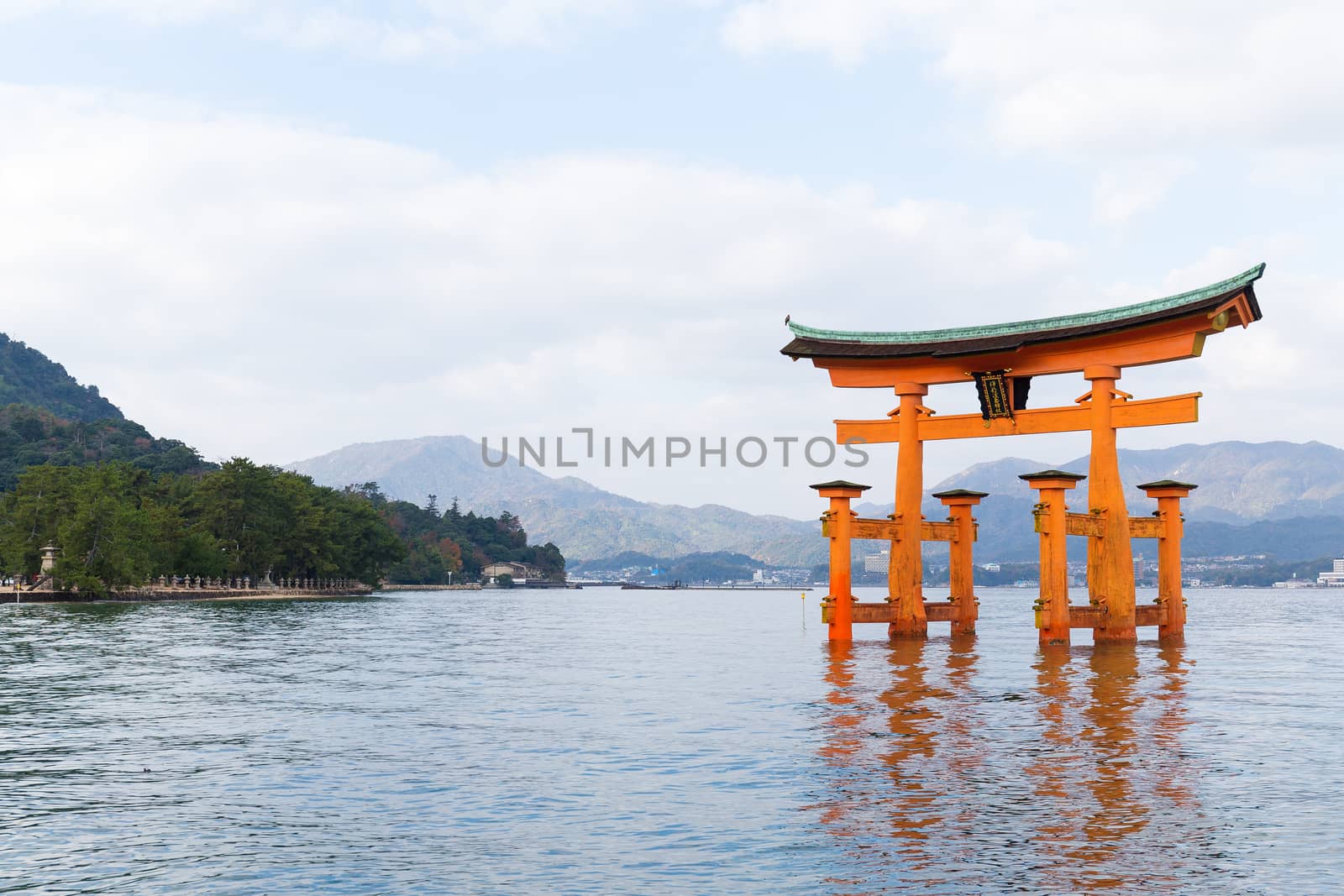 Itsukushima shrine japan miyajima torii gate