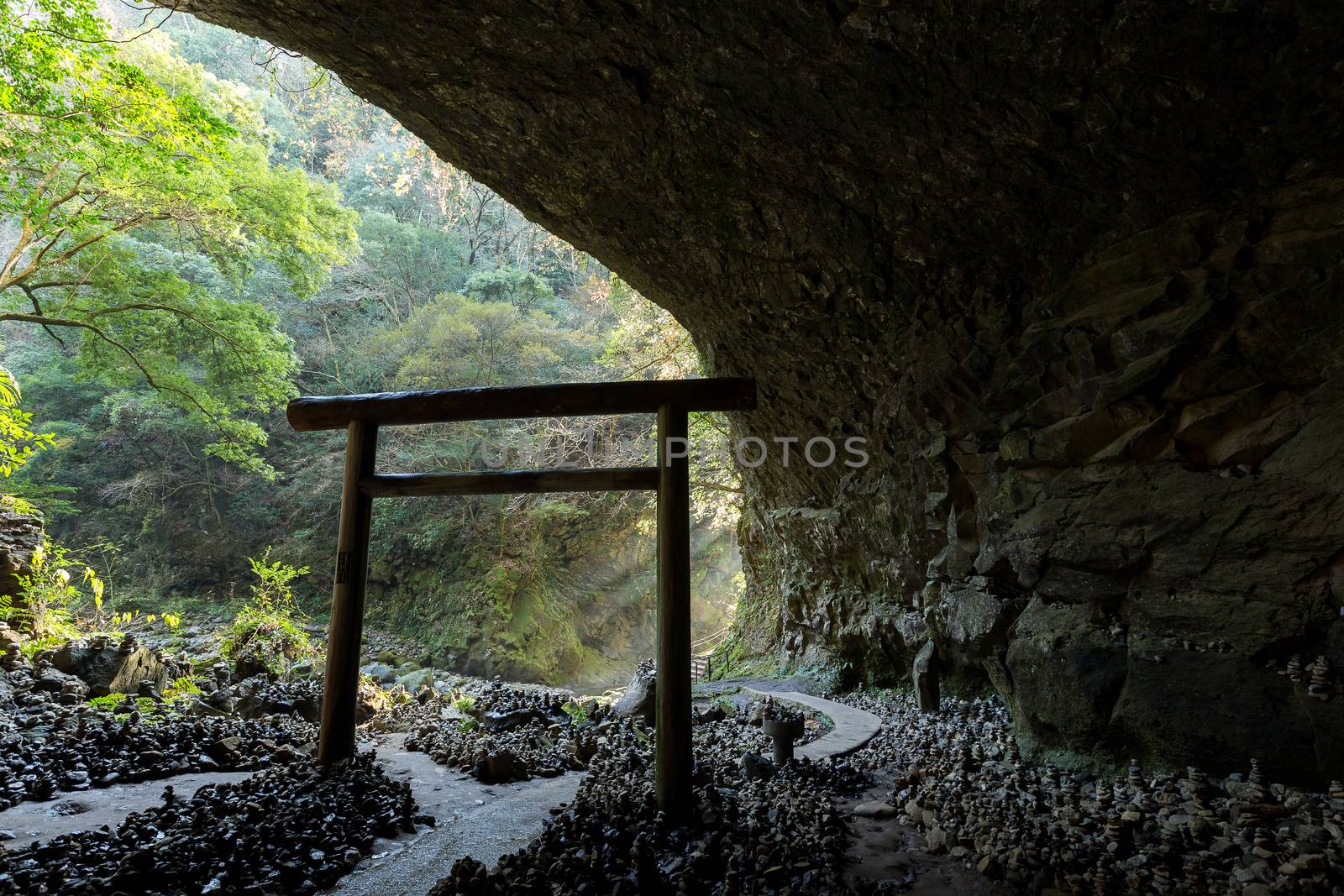 Japanese Small Shinto Shrine by leungchopan