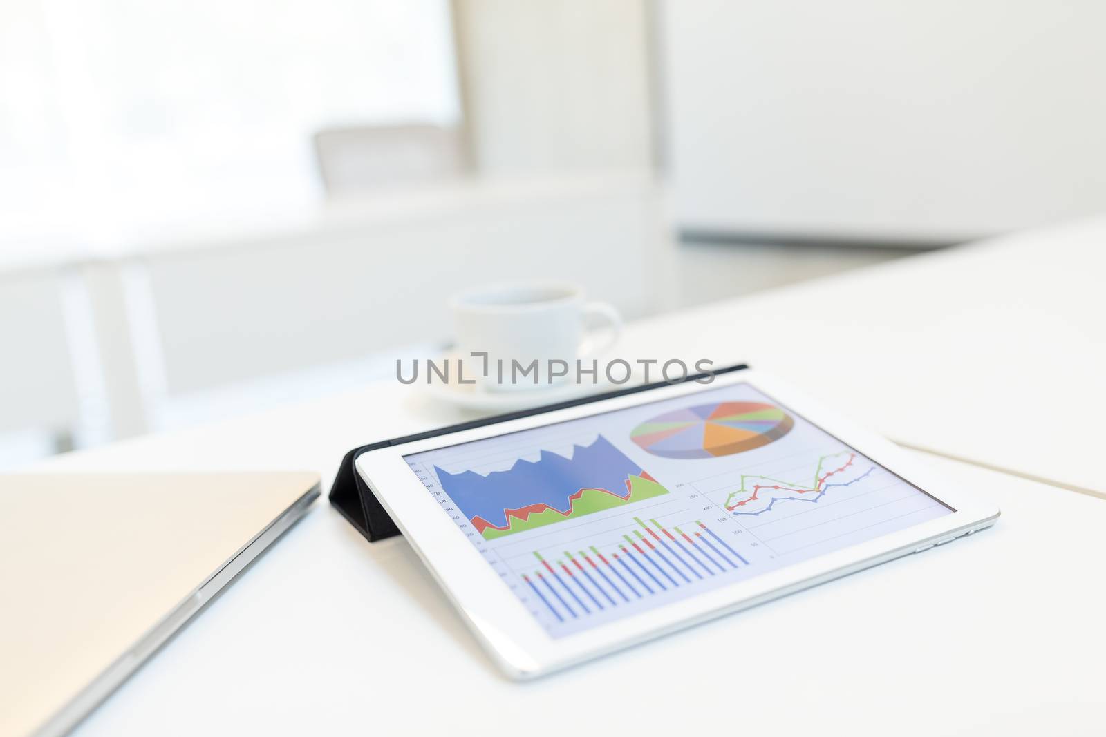 Digital tablet showing the chart in business meeting room