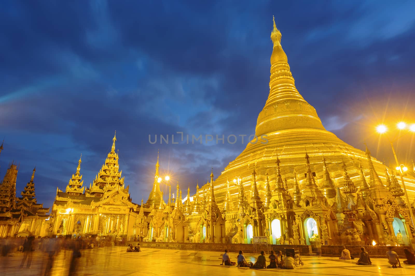 Shwedagon Pagoda at night  by cozyta