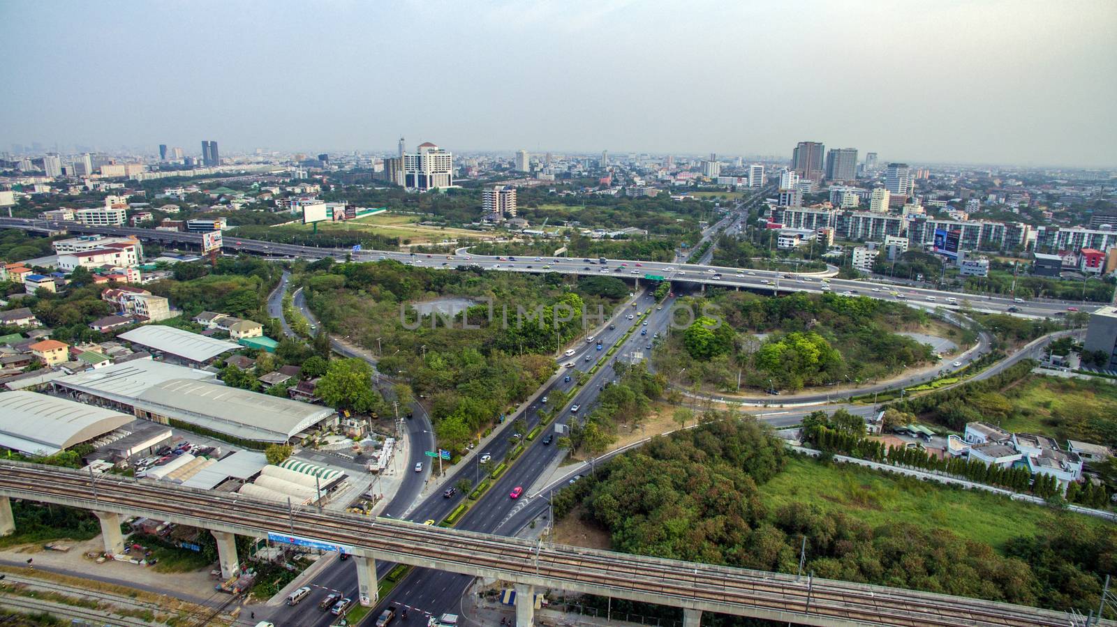 Motorway to Suvarnabhumi Airport, Bangkok Srinakarin Road, Patta by praethip