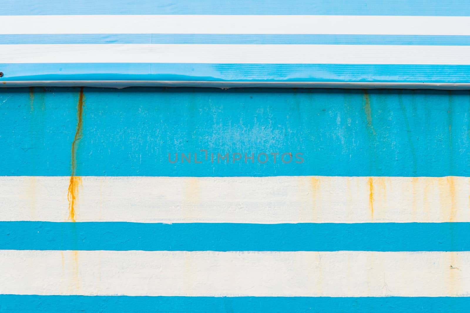 Blue alternating with white stripe for background.
